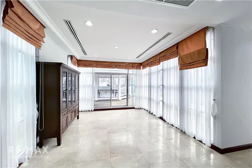 spacious-4-bedroom-penthouse-with-private-balcony-near-nana-bts-920071001-16004
