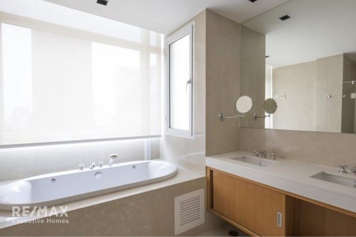 3BR Condo for Rent at Athenee Residence | 189sqm | 4 Mins Walk to BTS Ploenchit 9