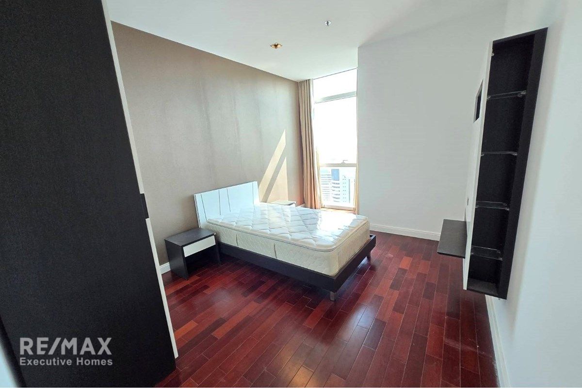 3-Zimmer-Eigentumswohnung zu vermieten in Athenee Residence | 178 m² | 38. Stock mit Himmelsblick | 4 Minuten Fußweg zum BTS Phloen Chit 8