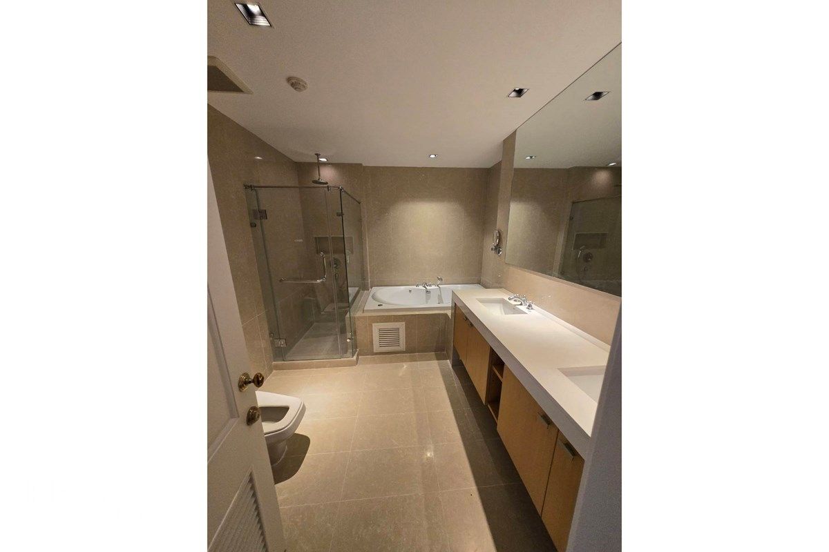 Luxuriöses 31-SZ Sky Home in der Athenee Residence - 215 m², 38. Etage, 4 Gehminuten zur BTS Phloen Chit. 8