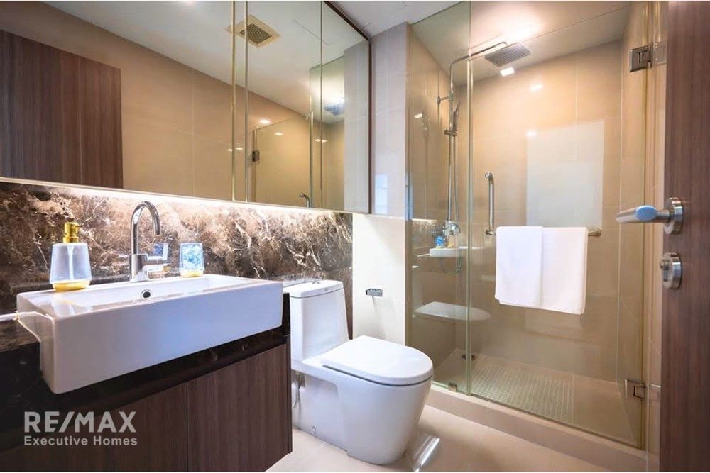 Urban Oasis: 2-Bed Watthana Condo in Bangkok! 10