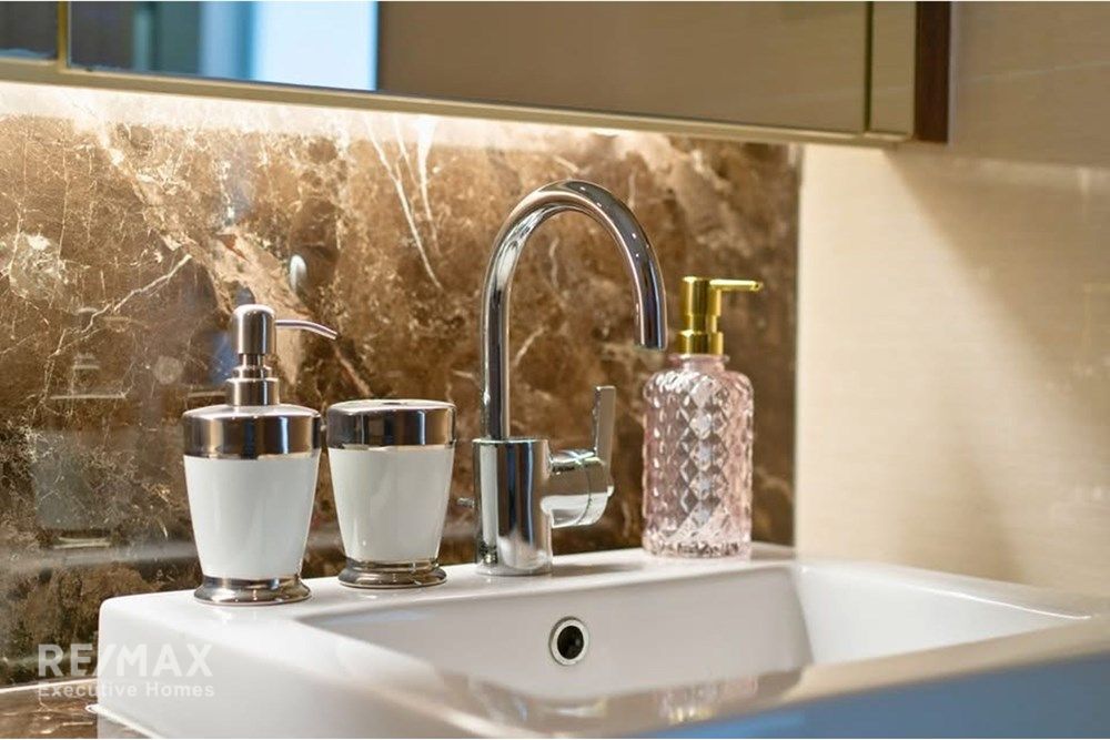 Urban Oasis: 2-Bed Watthana Condo in Bangkok! 15