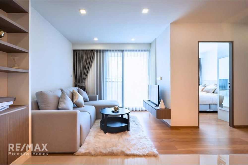 Urban Oasis: 2-Bed Watthana Condo in Bangkok! 5