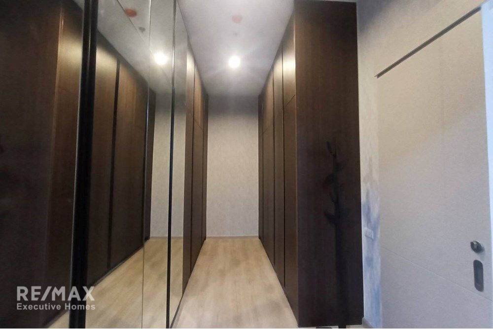Luxury 4 Bedroom 4 Bathroom Condo for Sale in Watthana, Bangkok 10