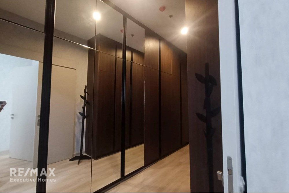 Luxury 4 Bedroom 4 Bathroom Condo for Sale in Watthana, Bangkok 11