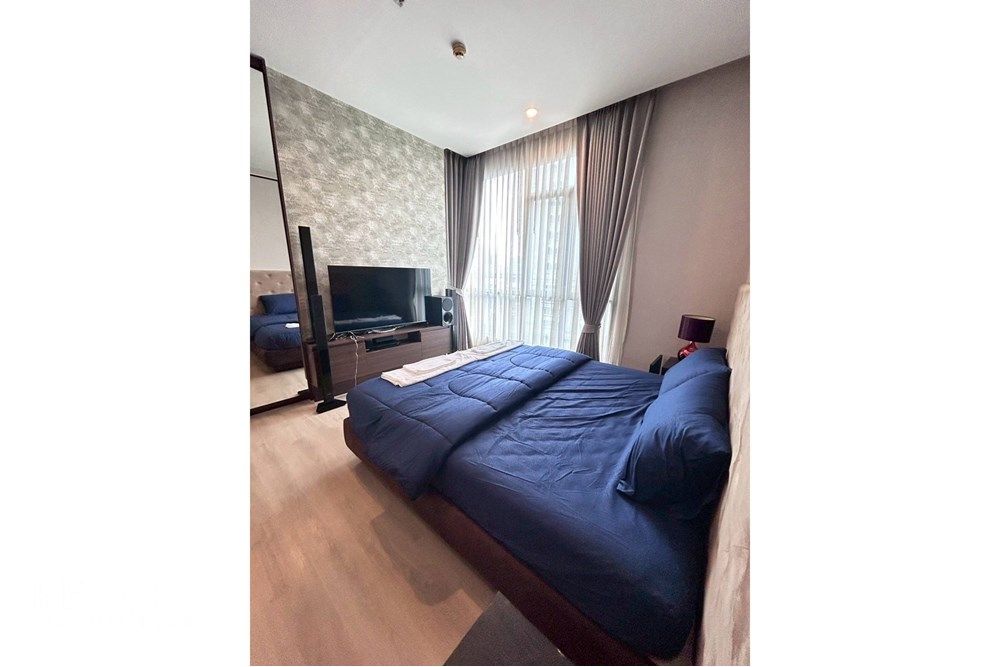Luxury 4 Bedroom 4 Bathroom Condo for Sale in Watthana, Bangkok 6