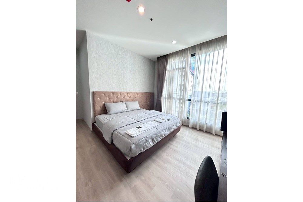 Luxury 4 Bedroom 4 Bathroom Condo for Sale in Watthana, Bangkok 9