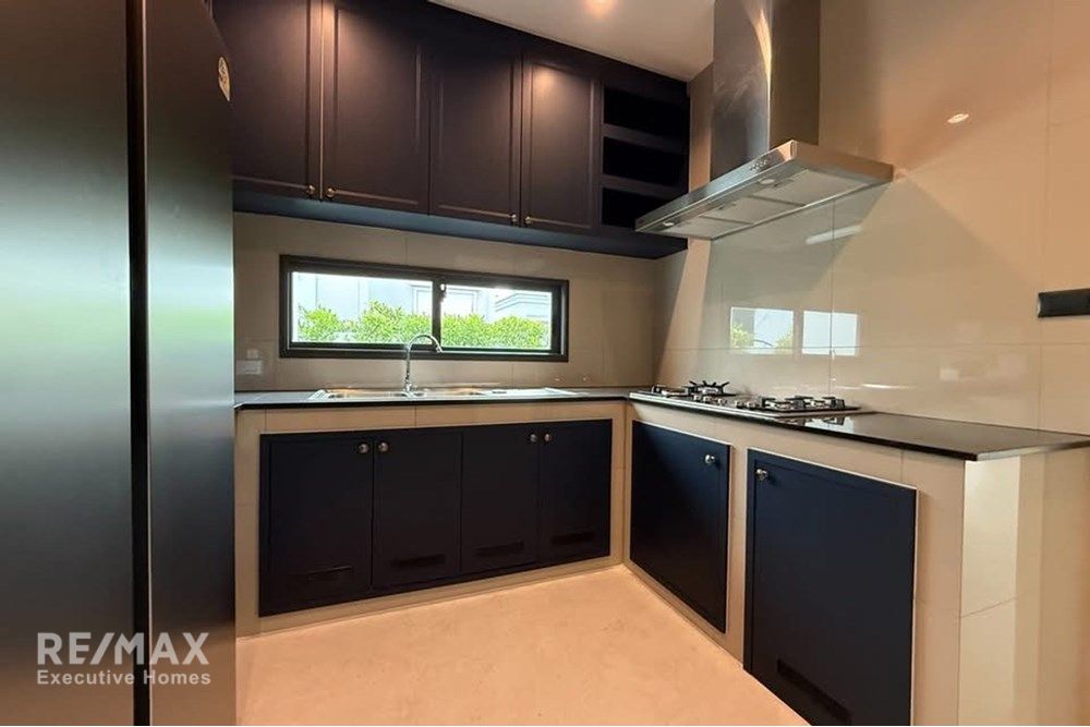 Luxurious 4BD Home with Pool in Bang Na, Bangkok! 10