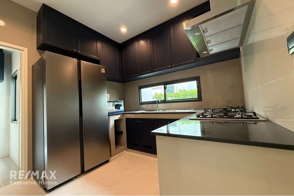 Luxurious 4BD Home with Pool in Bang Na, Bangkok! 11