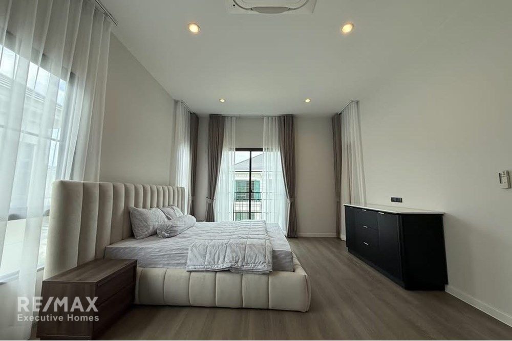 Luxurious 4BD Home with Pool in Bang Na, Bangkok! 2