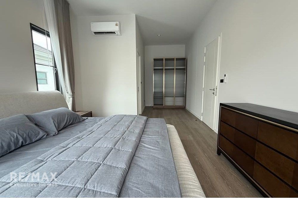 Luxurious 4BD Home with Pool in Bang Na, Bangkok! 5