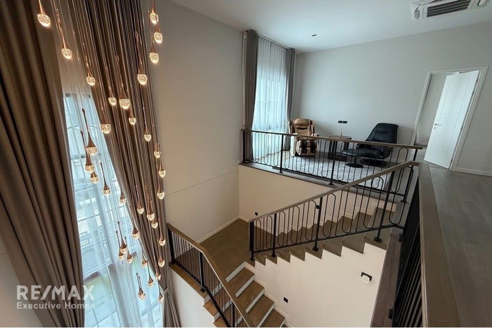 Luxurious 4BD Home with Pool in Bang Na, Bangkok! 8