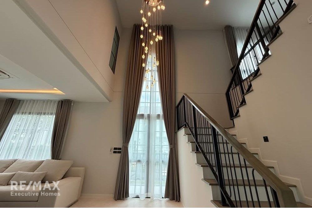 Luxurious 4BD Home with Pool in Bang Na, Bangkok! 9