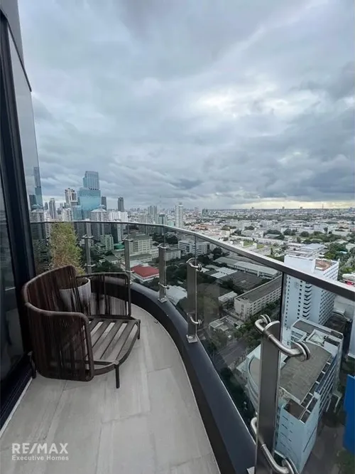 modern-2br-condo-in-central-bangkok-urban-oasis-living-920071001-16097