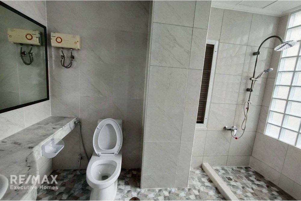 Luxury Condo in the Heart of the City 10