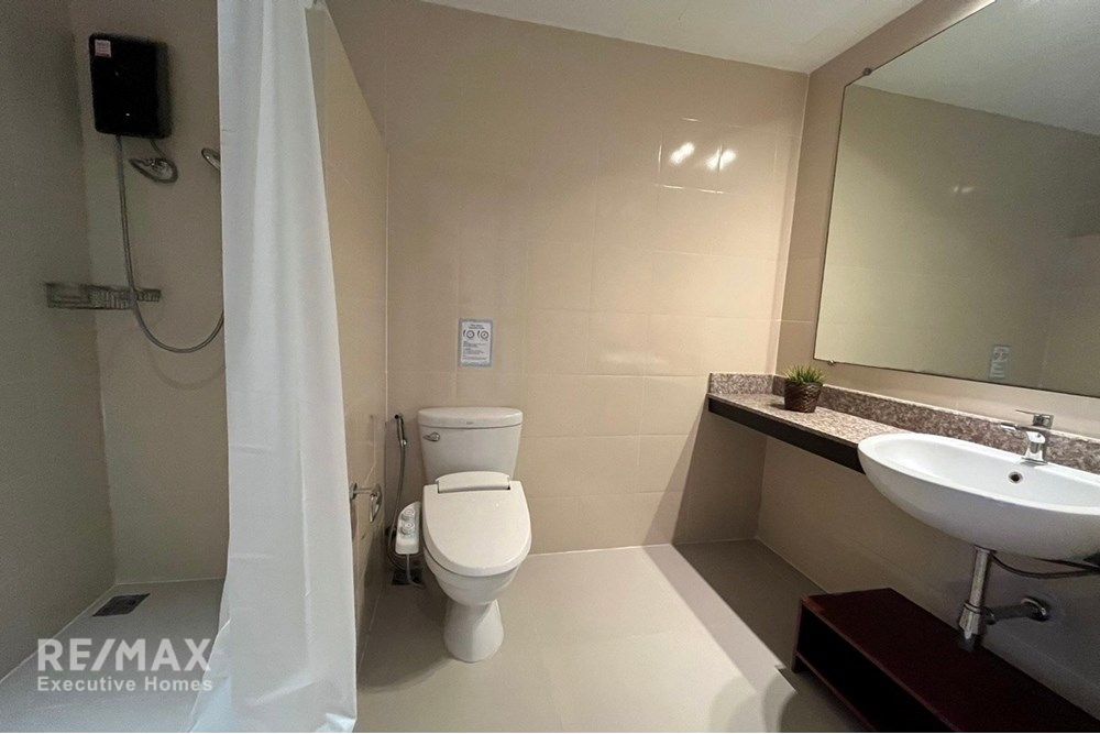 Luxurious 2-Bedroom Condo for Rent in the Heart of Bangkok 4