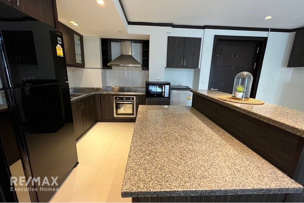 Luxurious 2-Bedroom Condo for Rent in the Heart of Bangkok 9