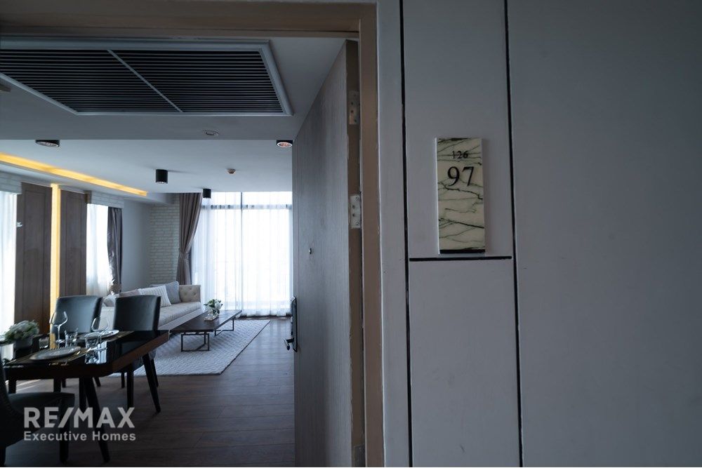 Ultra Luxurious 3BR Condo Duplex Loft in Prime Location 2