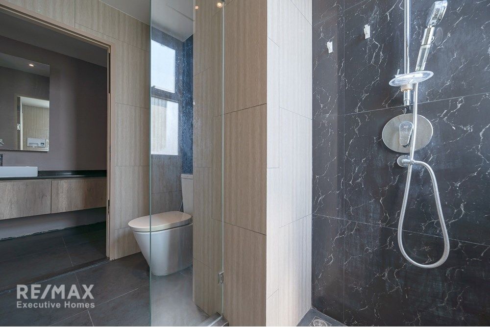 Ultra Luxurious 3BR Condo Duplex Loft in Prime Location 25