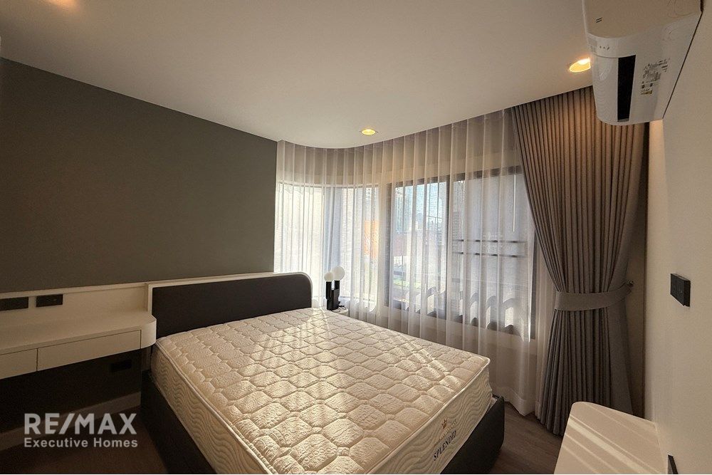 Newly Renovated. NEVER been occupied, 3-mins walk to BTS! 3