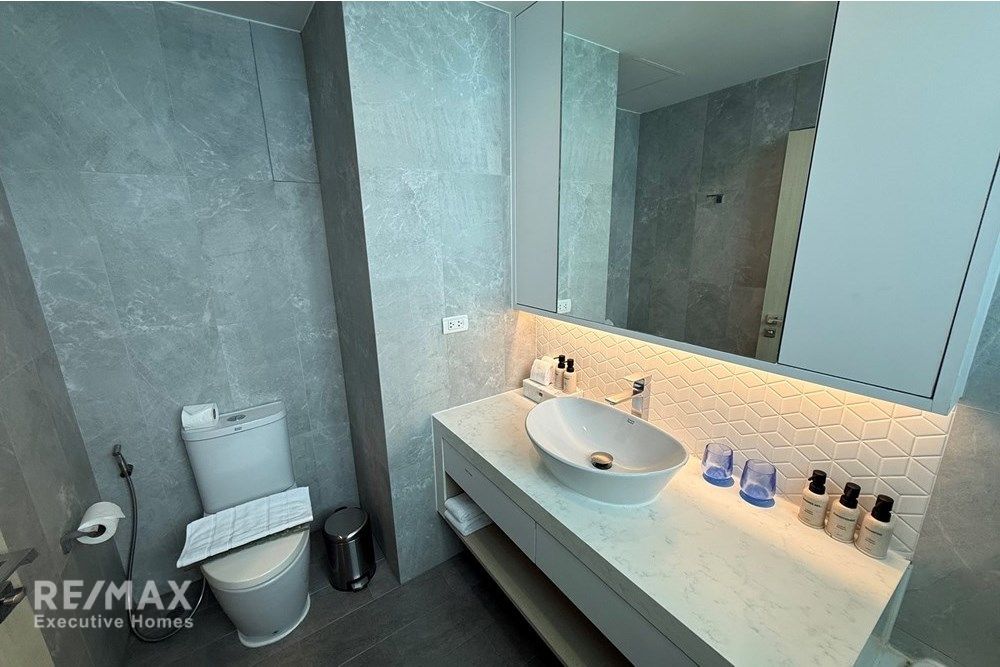 Luxury Condo in the Heart of Bangkok - Urban Oasis Living 6