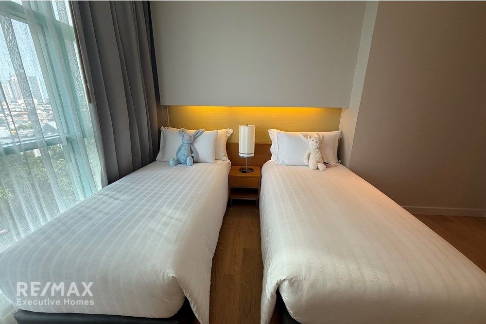 Luxurious Services Apt: 3BR, Riverside Views" with 2 Living room 10