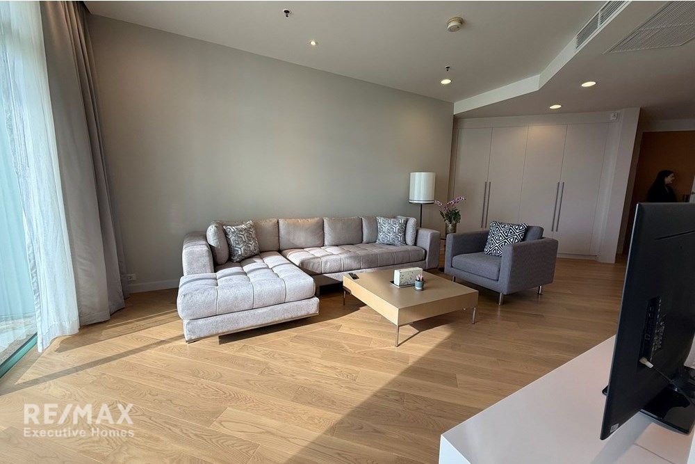 Luxurious Services Apt: 3BR, Riverside Views" with 2 Living room 11