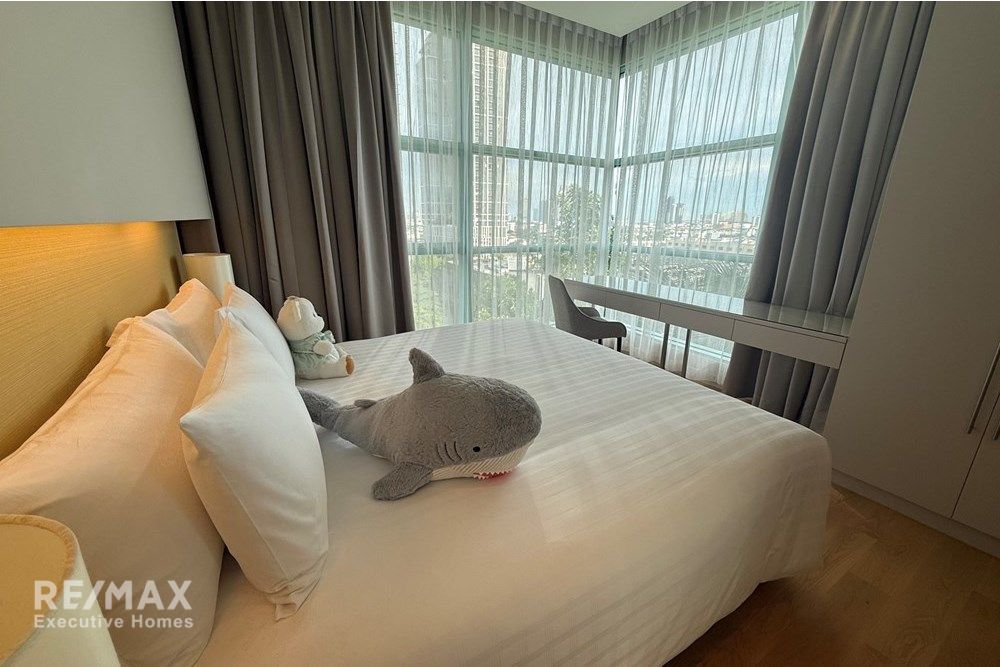Luxurious Services Apt: 3BR, Riverside Views" with 2 Living room 2