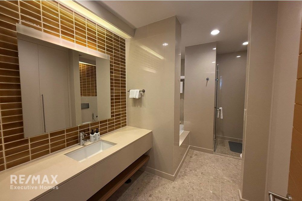Luxurious Services Apt: 3BR, Riverside Views" with 2 Living room 6