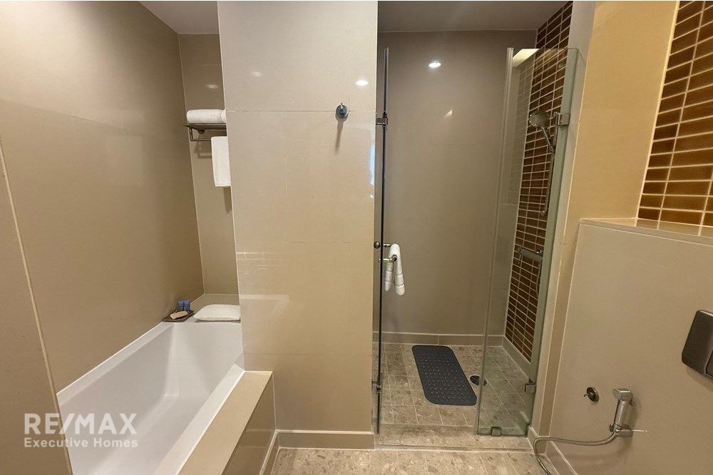 Luxurious Services Apt: 3BR, Riverside Views" with 2 Living room 9