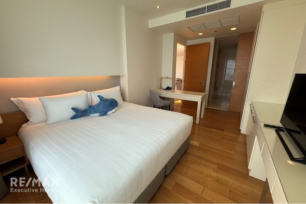 Urban Luxury: 2BR Apt in Chatrium Riverside, BKK 10