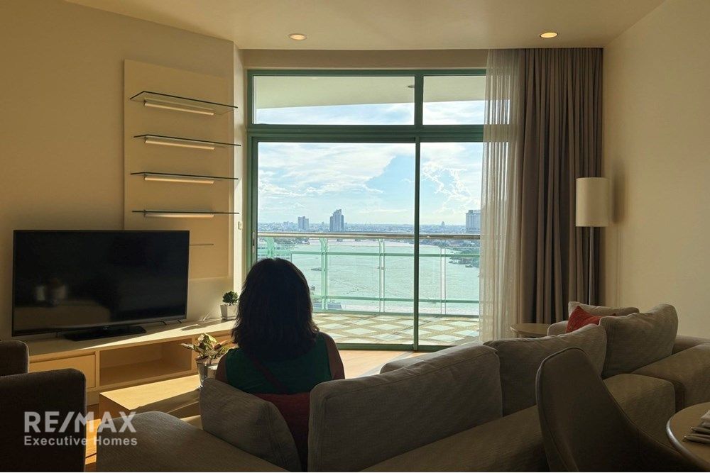Urban Luxury: 2BR Apt in Chatrium Riverside, BKK 2