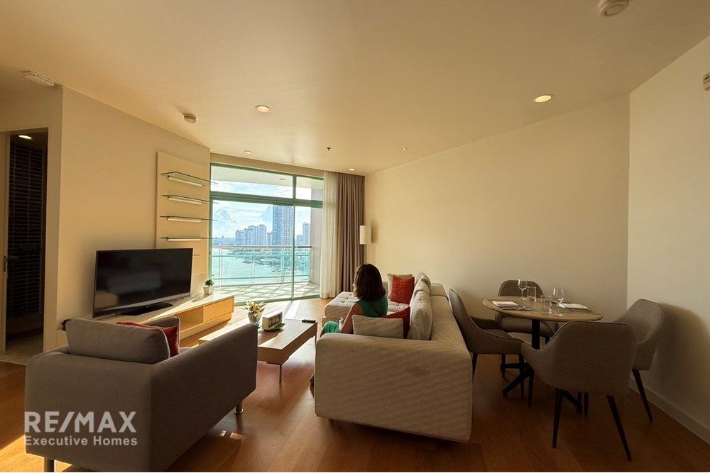 Urban Luxury: 2BR Apt in Chatrium Riverside, BKK 4