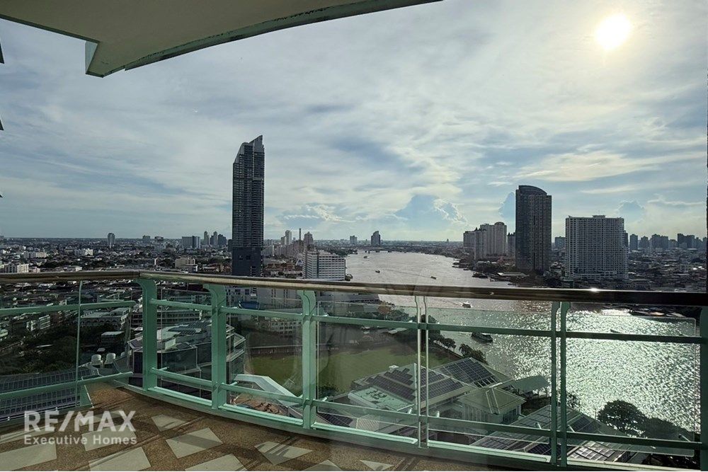 Urban Luxury: 2BR Apt in Chatrium Riverside, BKK 5
