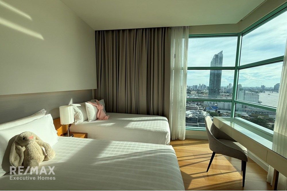 Urban Luxury: 2BR Apt in Chatrium Riverside, BKK 8