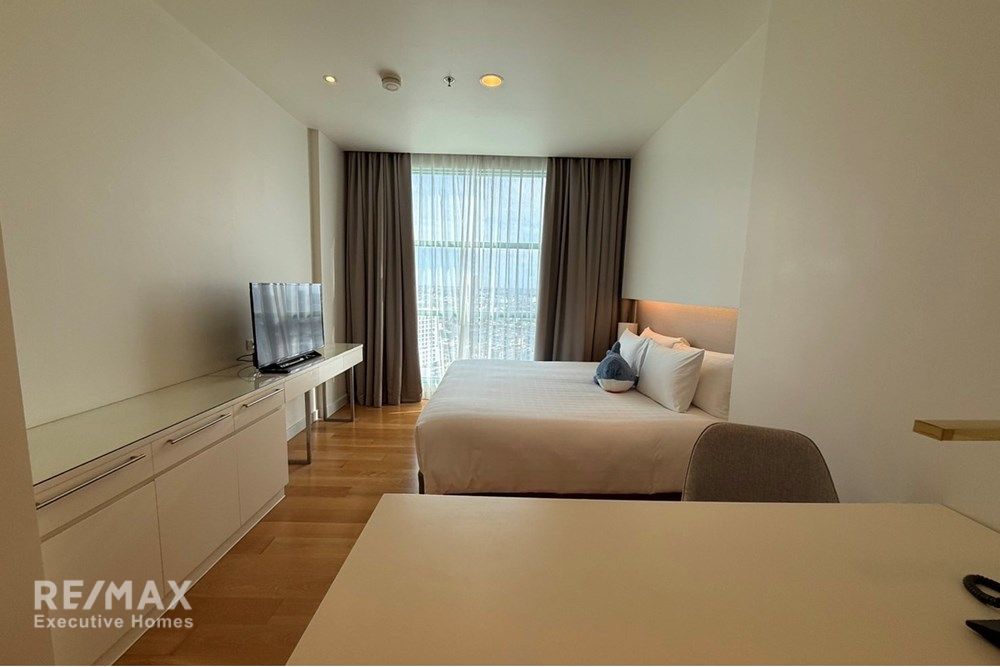 Urban Luxury: 2BR Apt in Chatrium Riverside, BKK 9