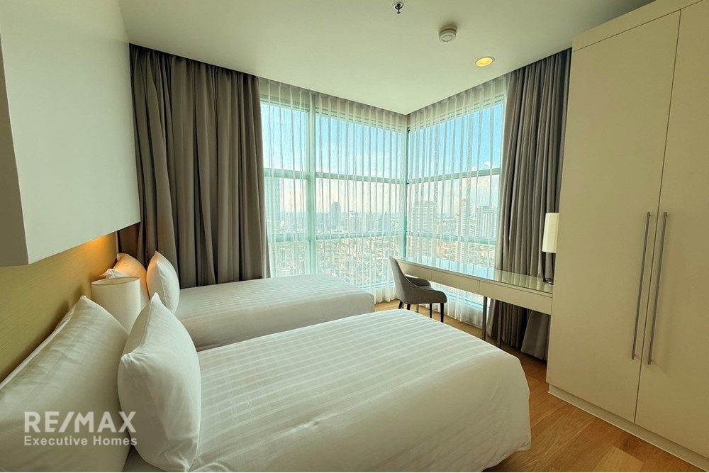 Luxurious 3BR Penthouse Riverside Apartment for Rent in Bangkok 10