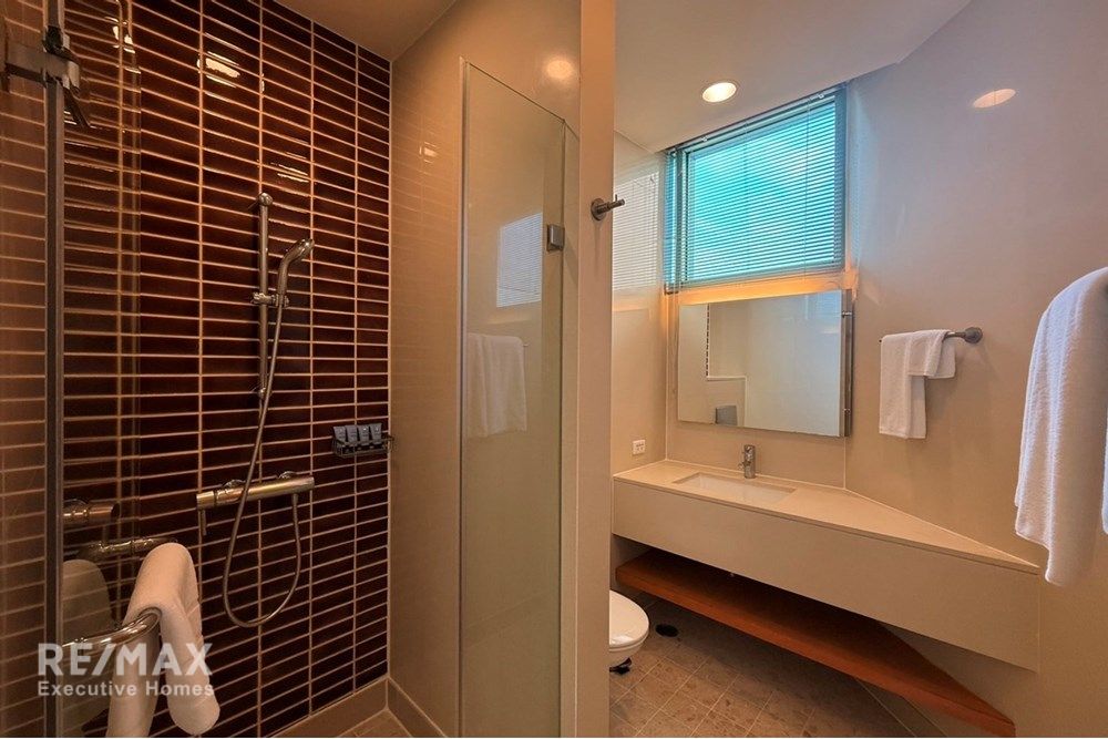 Luxurious 3BR Penthouse Riverside Apartment for Rent in Bangkok 11