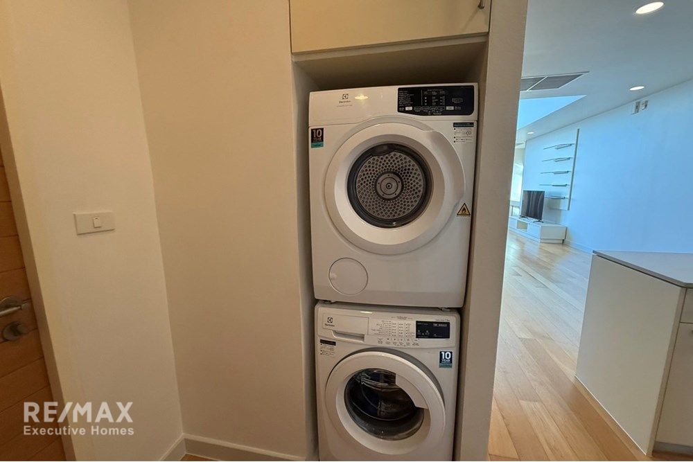 Luxurious 3BR Penthouse Riverside Apartment for Rent in Bangkok 12