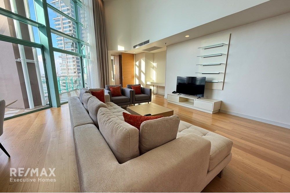 Luxurious 3BR Penthouse Riverside Apartment for Rent in Bangkok 2