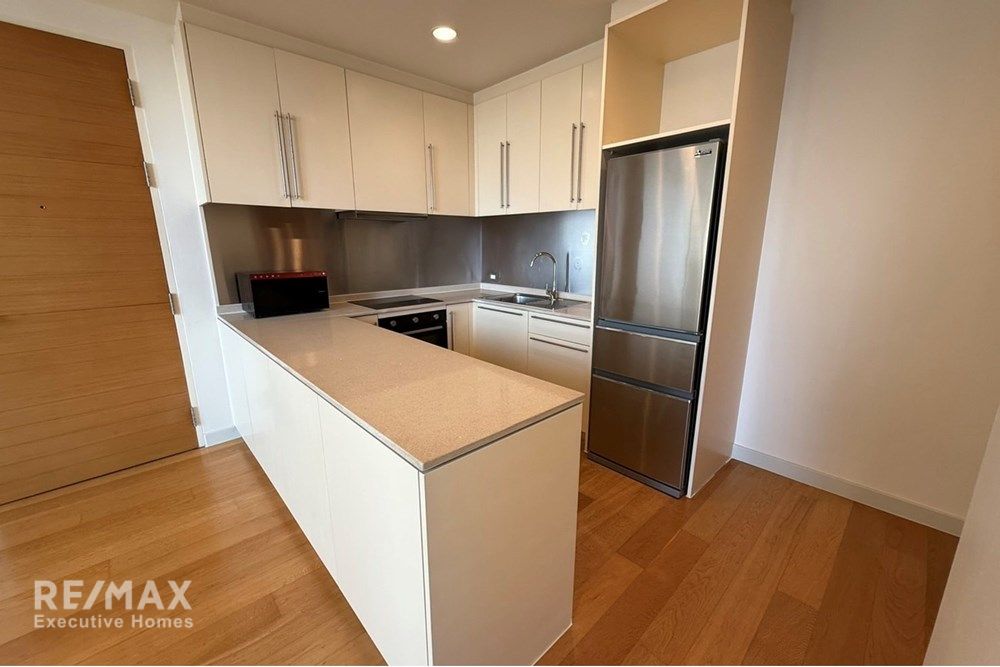 Luxurious 3BR Penthouse Riverside Apartment for Rent in Bangkok 5