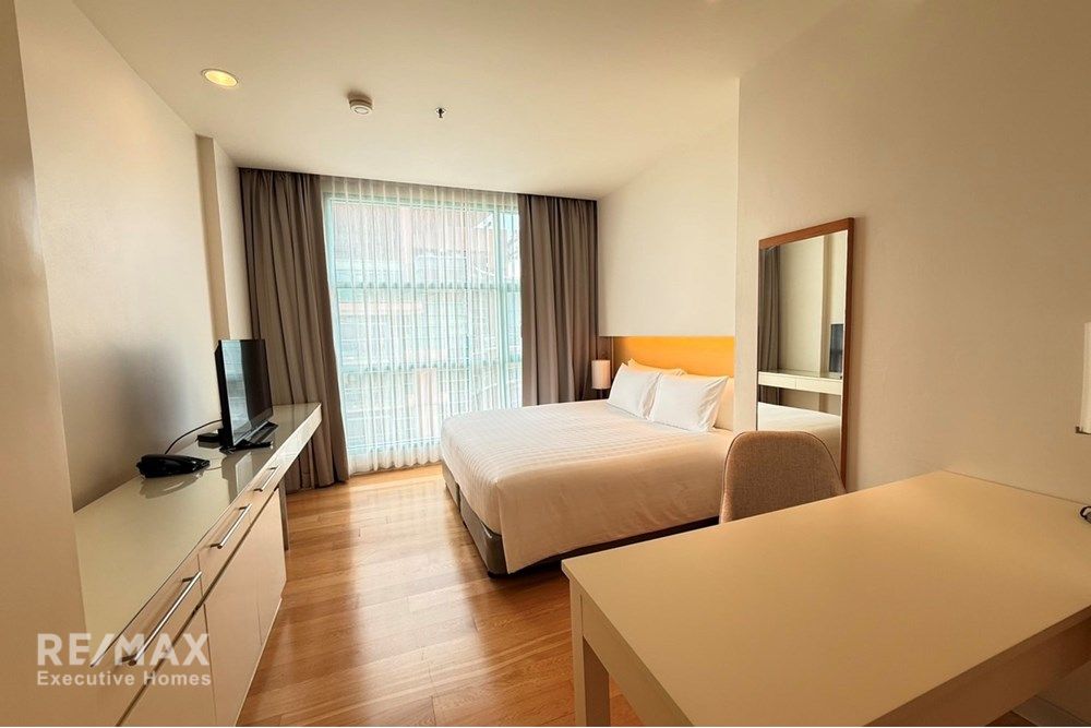Luxurious 3BR Penthouse Riverside Apartment for Rent in Bangkok 6