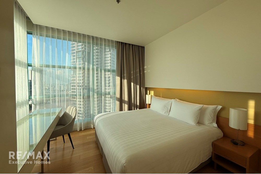 Luxurious 3BR Penthouse Riverside Apartment for Rent in Bangkok 8