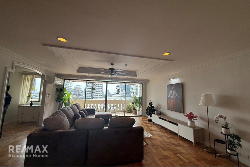 Luxurious Condo in Bangkok's Heart! 1