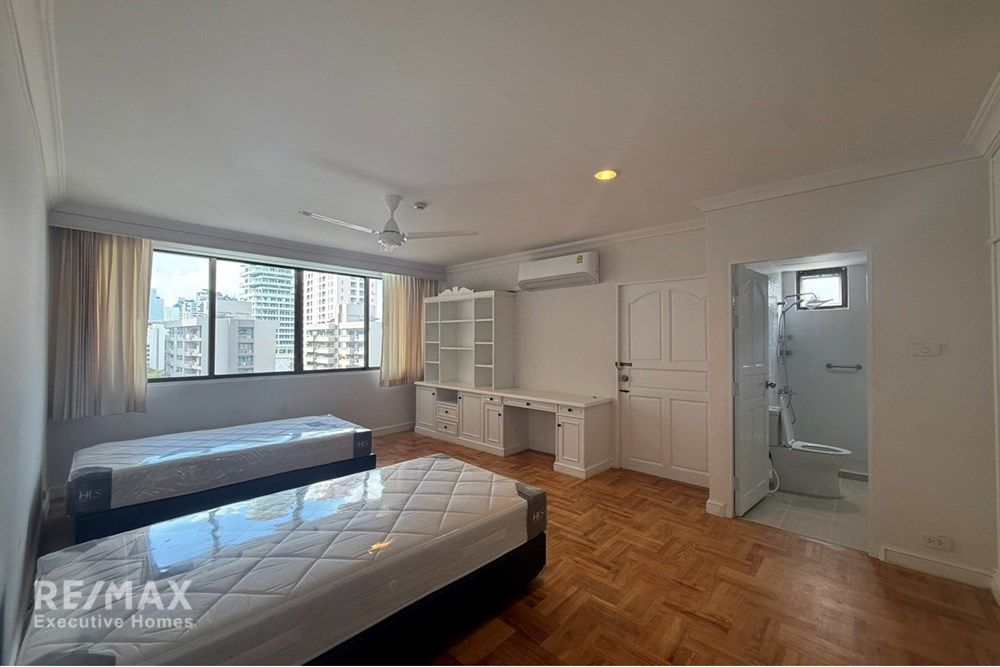 Luxurious Condo in Bangkok's Heart! 10