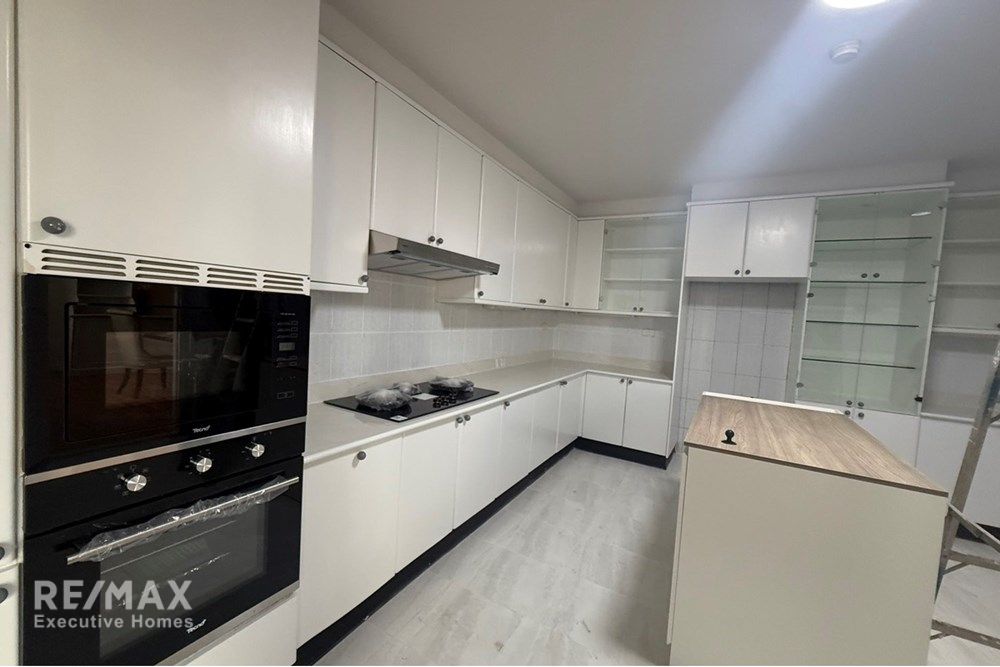 Luxurious Condo in Bangkok's Heart! 11