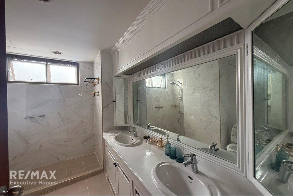 Luxurious Condo in Bangkok's Heart! 15