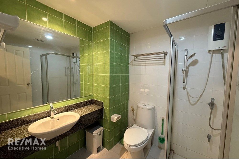 Studio Condo in Prime Location 8