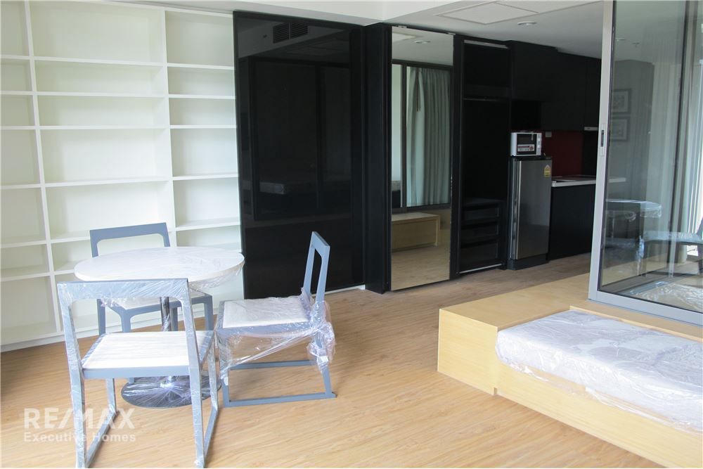 New 1-Bedroom Condo at Siamese Surawong - 7 Mins Walk to MRT Sam Yan 10