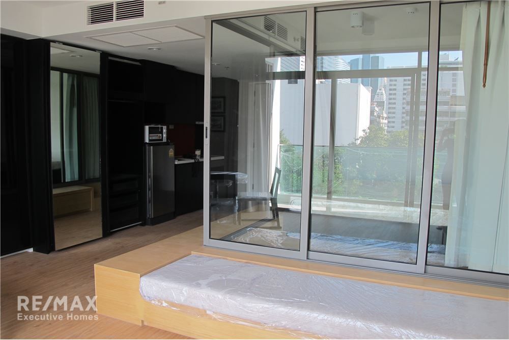New 1-Bedroom Condo at Siamese Surawong - 7 Mins Walk to MRT Sam Yan 4